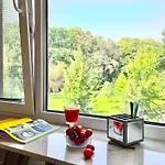 Cozy At Park Near City-center +netflix +wifi 华沙