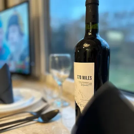 アパート Cozy At Park Near City-center +netflix +wifi ワルシャワ