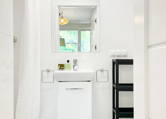 Cozy At Park Near City-center +netflix +wifi Апартаменты *